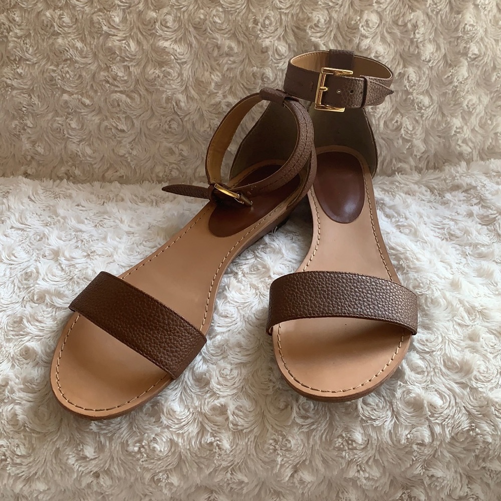 Tommy Hilfiger✨Strappy Brown Sandal Size 9